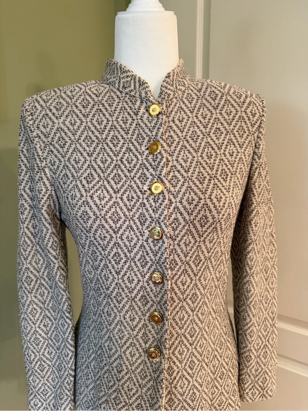 Vintage St. John Marie Gray 2 piece knit skirt suit - jacket sz 6, skirt sz 2 - Picture 5 of 9